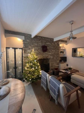 Nant Llys - Spectacularly placed with sea views